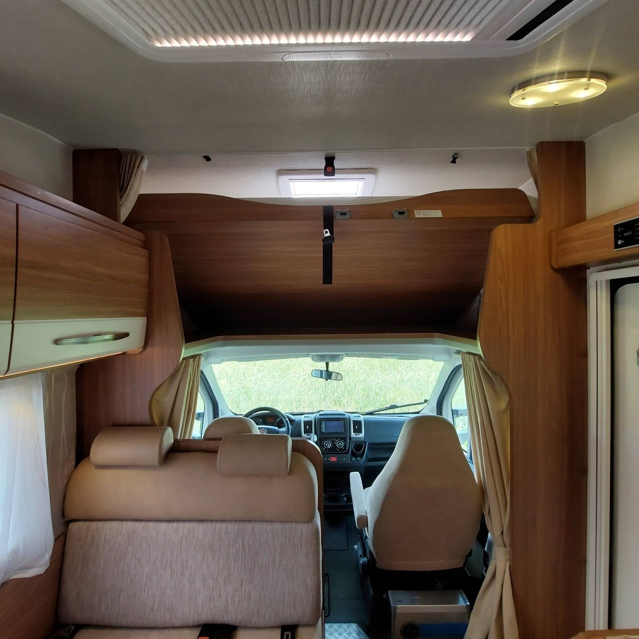 Camping car Carado A 464