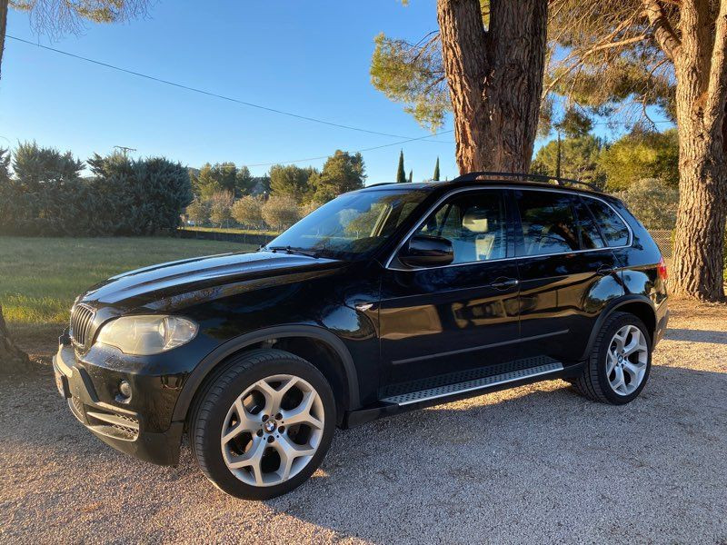 Très belle voiture en bonne état BMX5
