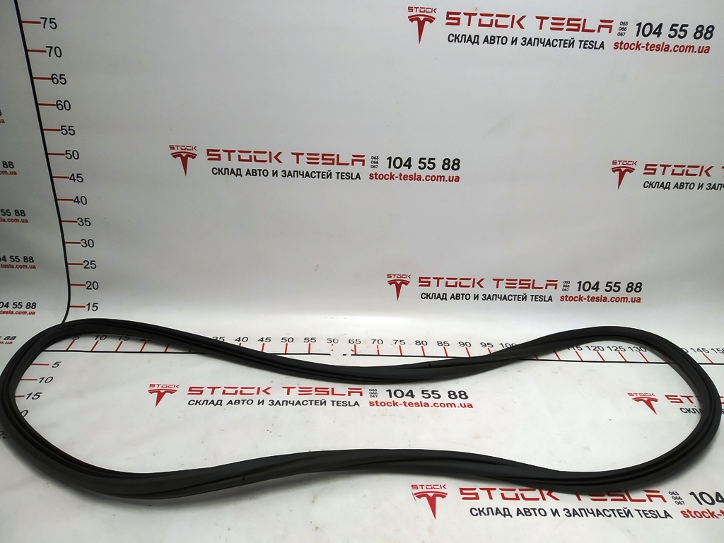 Joint de coffre sous capot Tesla 1033016-00-B