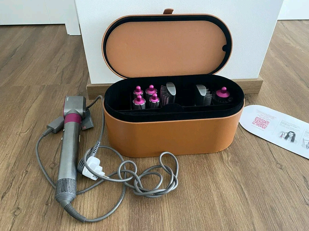 Dyson Airways complète
