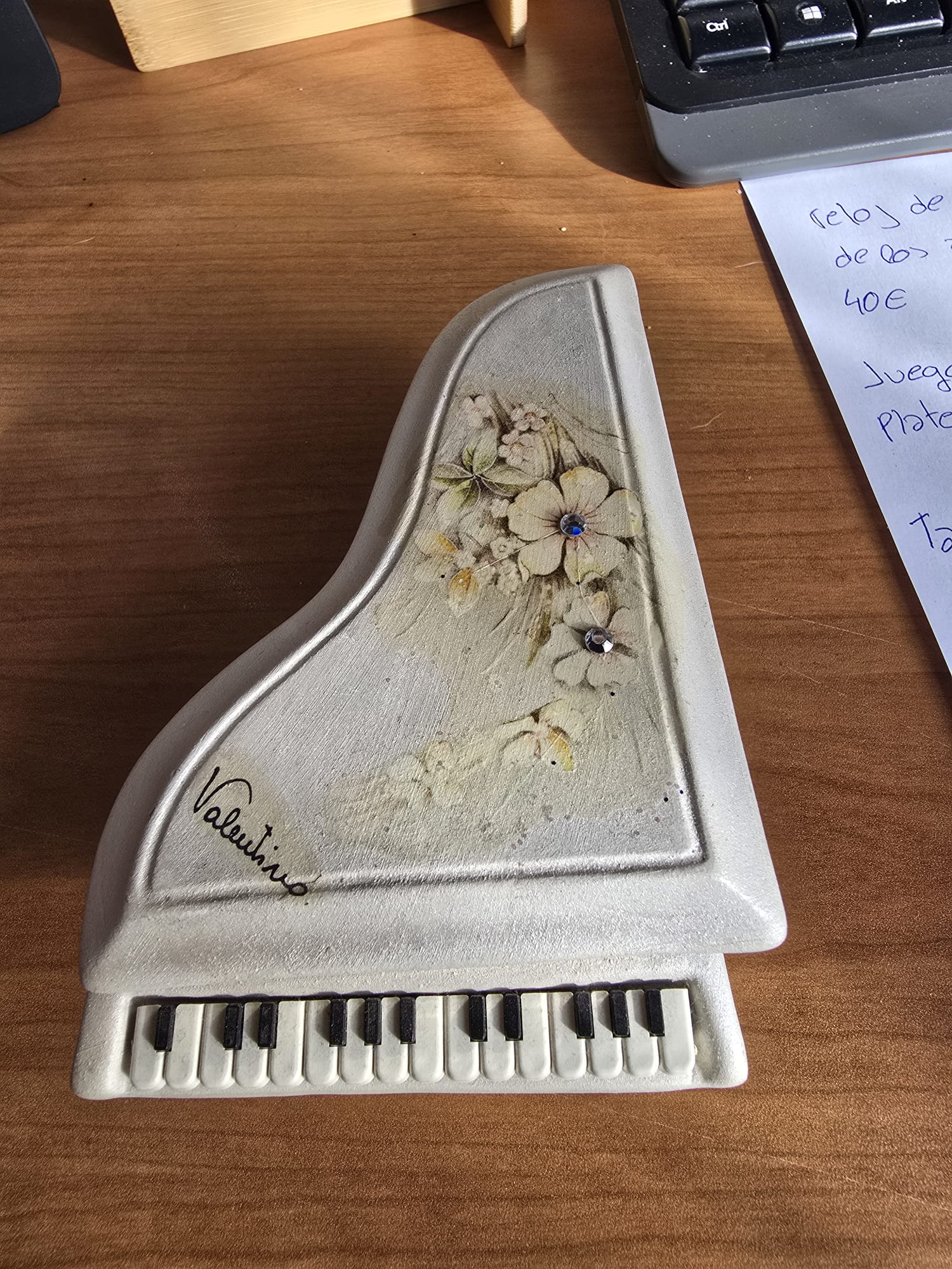 Piano miniature en boîte à bijoux