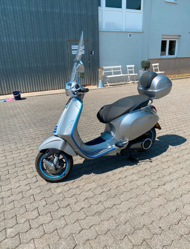 Vespa Électronique/ Moto neuf - Miniature 3