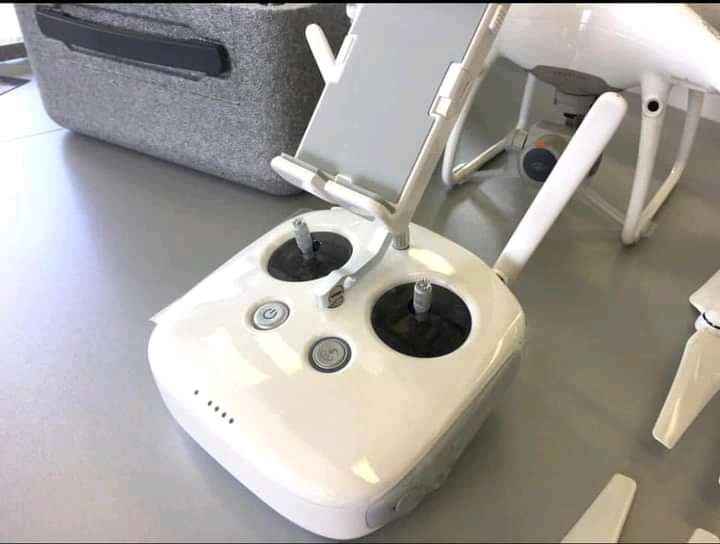 Drone DJI Phantom 4 pro - Miniature 3