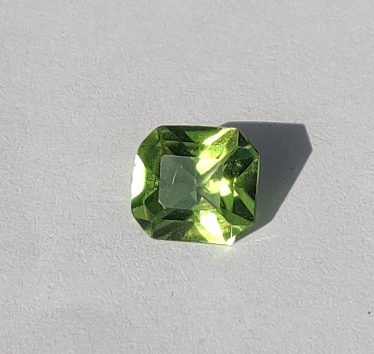 1.87 ct belle peridot 100% naturelle - Miniature 3