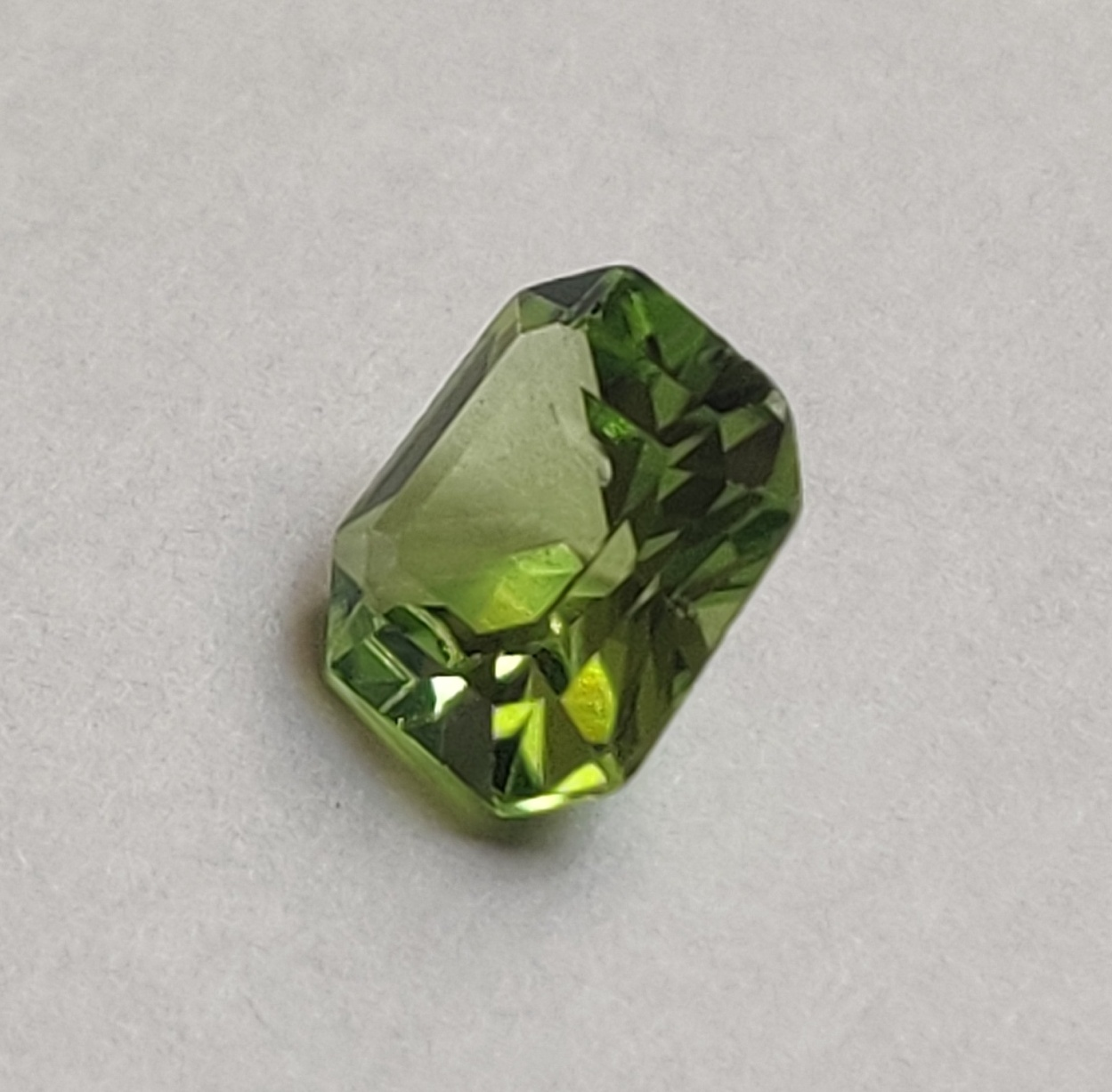 1.87 ct belle peridot 100% naturelle - Miniature 2