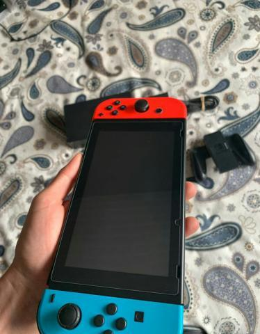 super Nintendo switch accompagner de  3 jeux