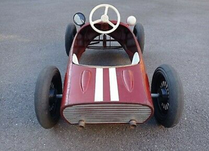 Ancienne voiture à pédales Ferrari très bon état