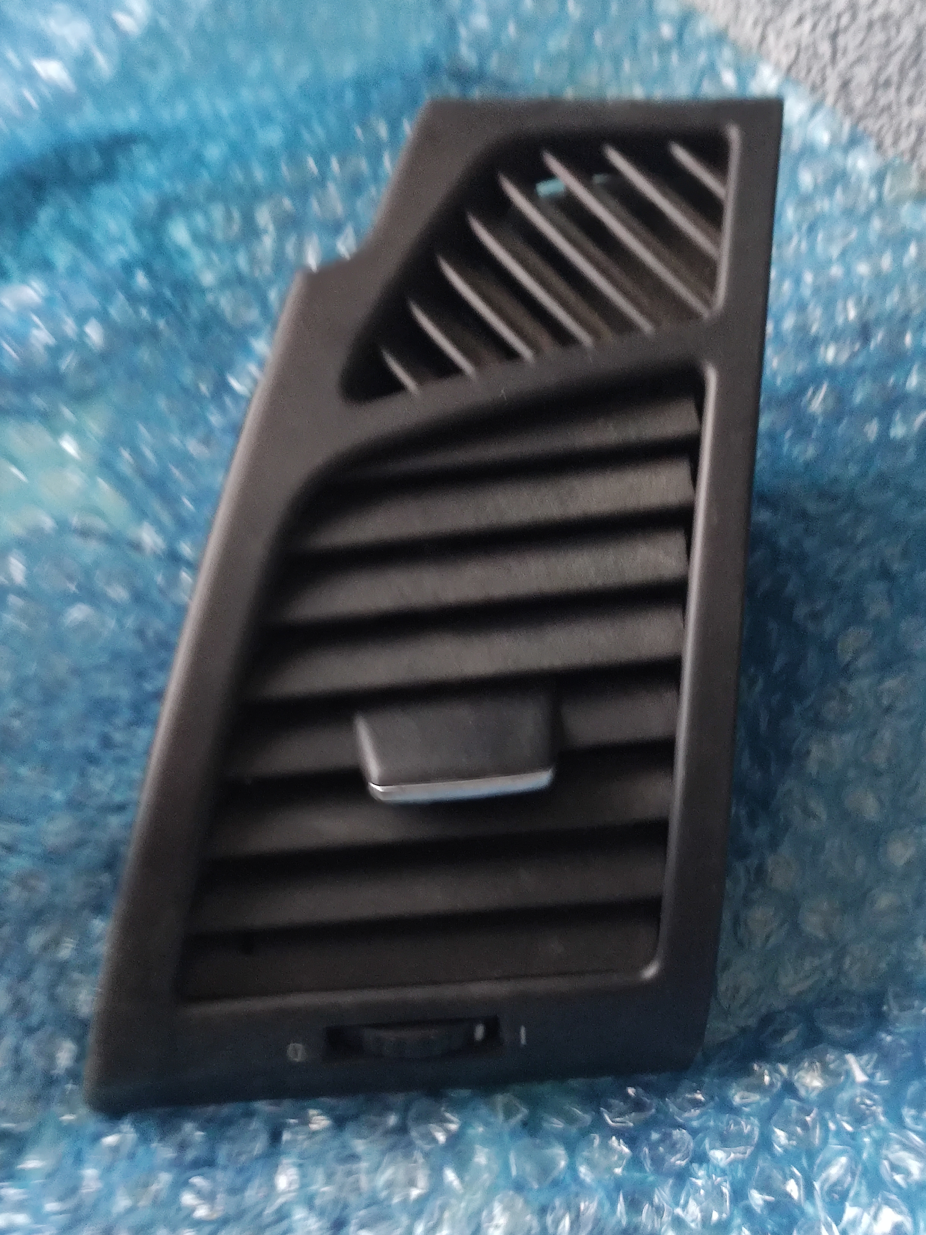 Aérateur gauche BMW E87