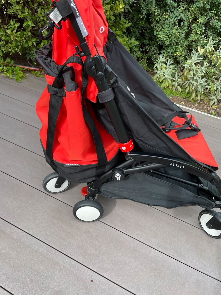 Poussette Babyzen Yoyo 2 cadre Noir + Ensemble nouveau-né Rouge