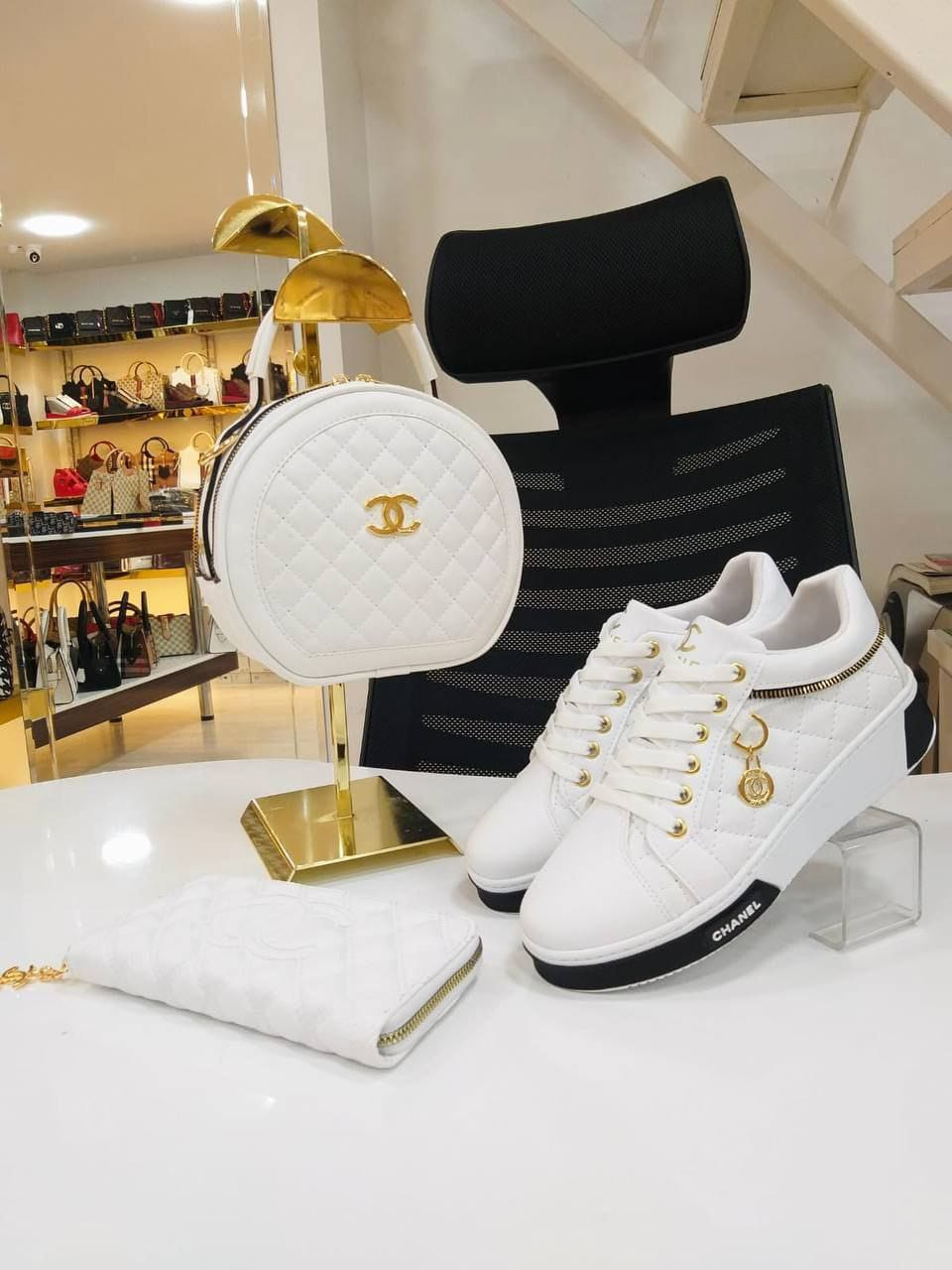 Chaussures homme et femmes disponible