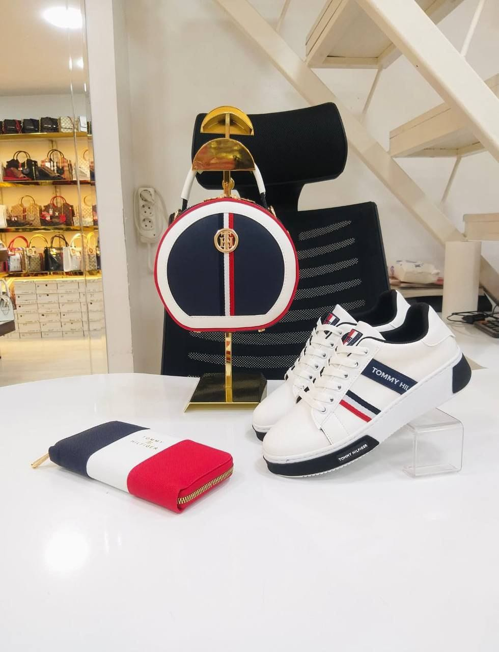 Chaussures homme et femmes disponible - Miniature 2
