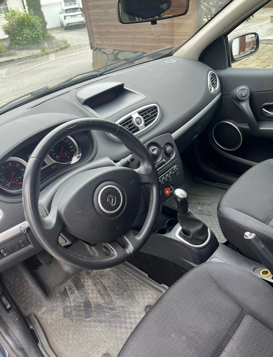 A donner Jolie Renault Clio