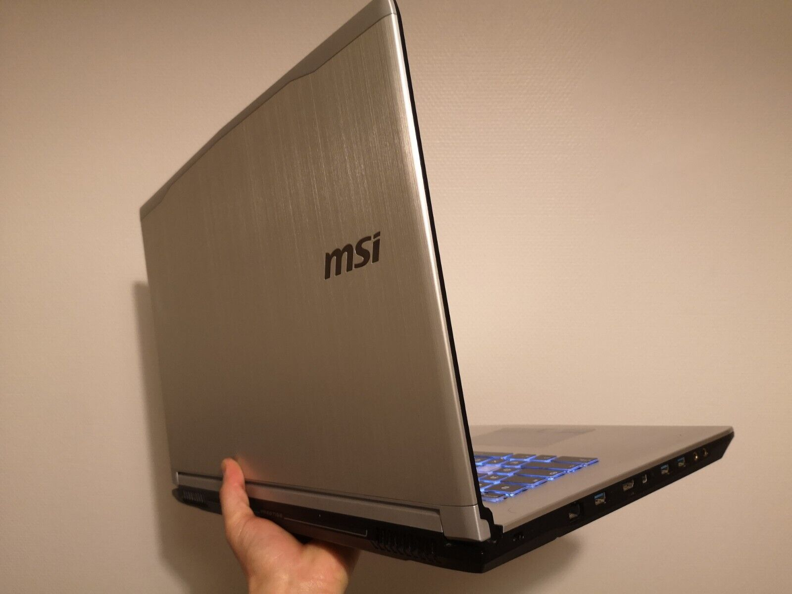 PC MSI Prestige I7 5 th, 16 GO de RAM, 512 Go SSD, AFFICHAGE 4 K