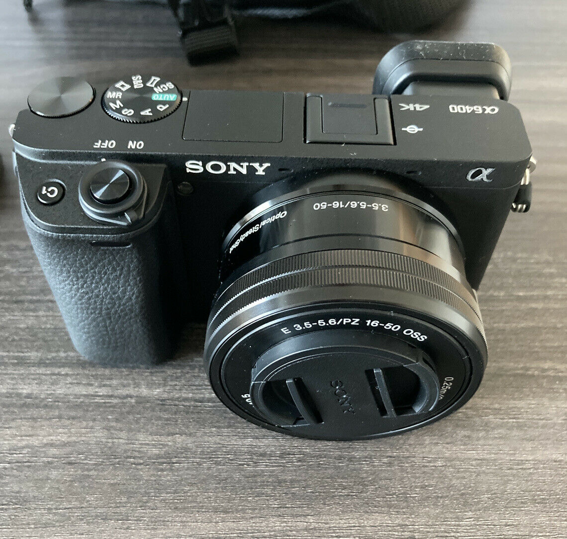 Sony Alpha 6400 avec objectif Sony kit 16-50mm 3.5-5.6