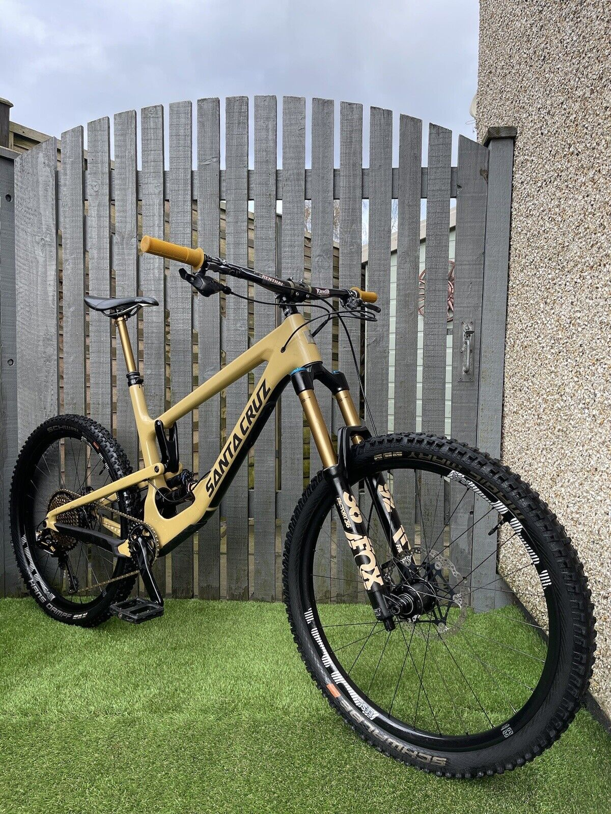 Santa Cruz Nomad  V4 cc Carbon X- Large Huge Spec XX1 Hope Fox E 13 !