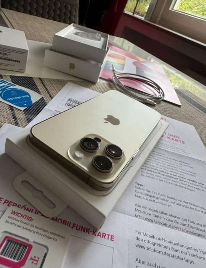 iPhone 14 pro max état neuf Jamais servi de dévissage