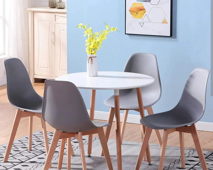 Les tables et chaises dans les salons