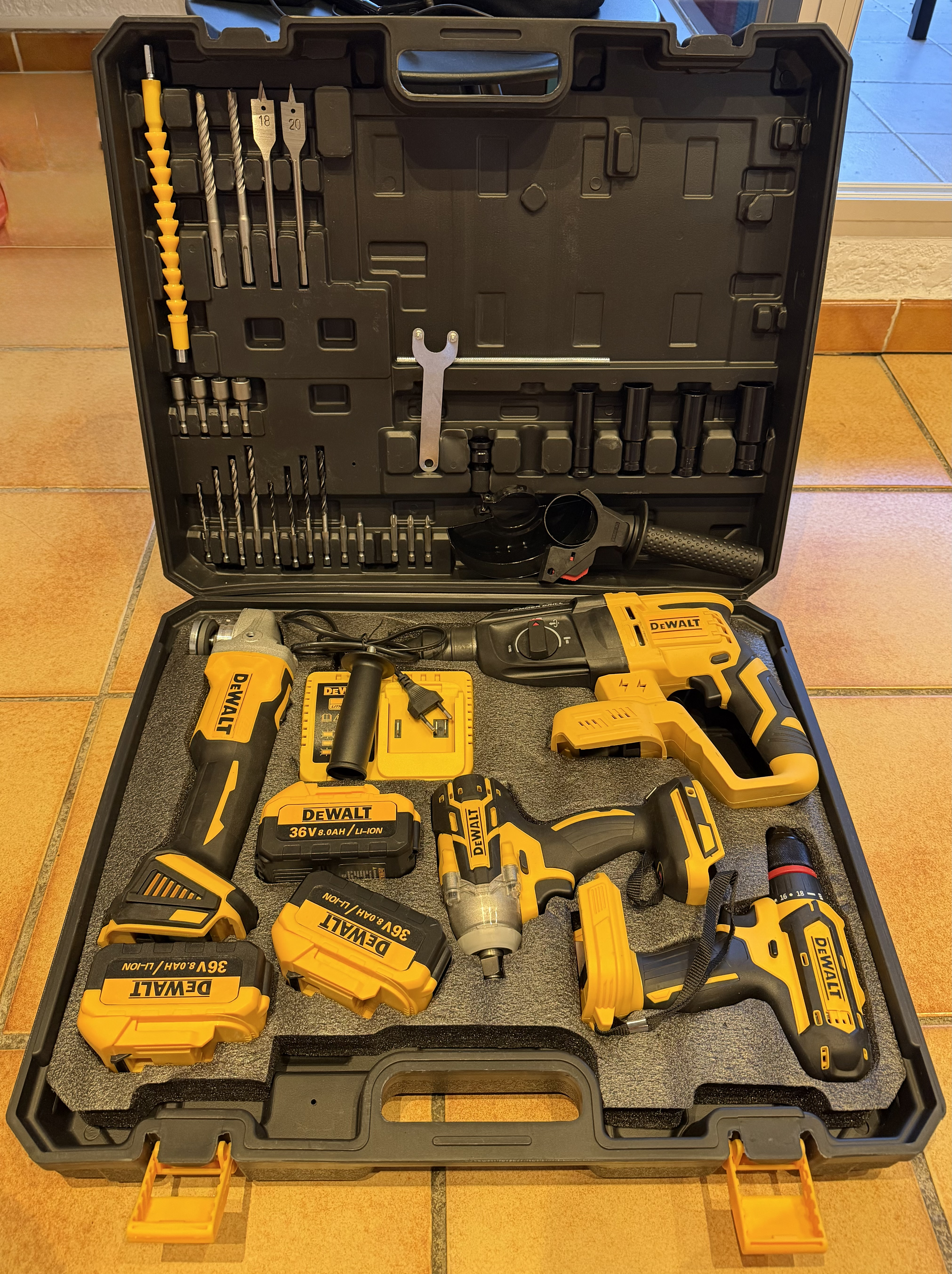 Kit DEWALT 36V complet avec perforateur, visseuse, meuleuse et 3 batteries - Photo 1