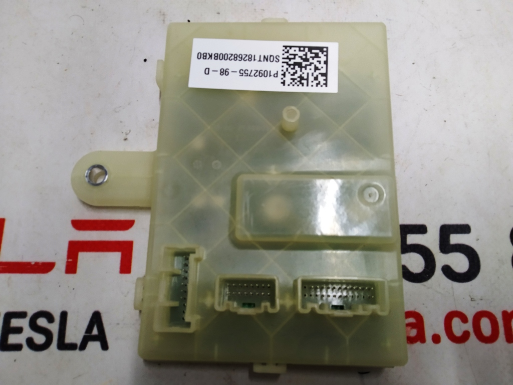 Unité de contrôle électronique du port de charge Gen 3 Tesla 3
1092755-98-D-Uc