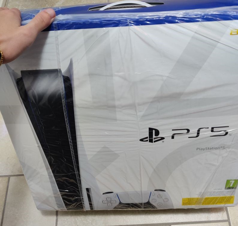 Playstation PS5 Version Standard, 825 Go avec lecteur CD avec facture à l'appuie pour la garantie lé