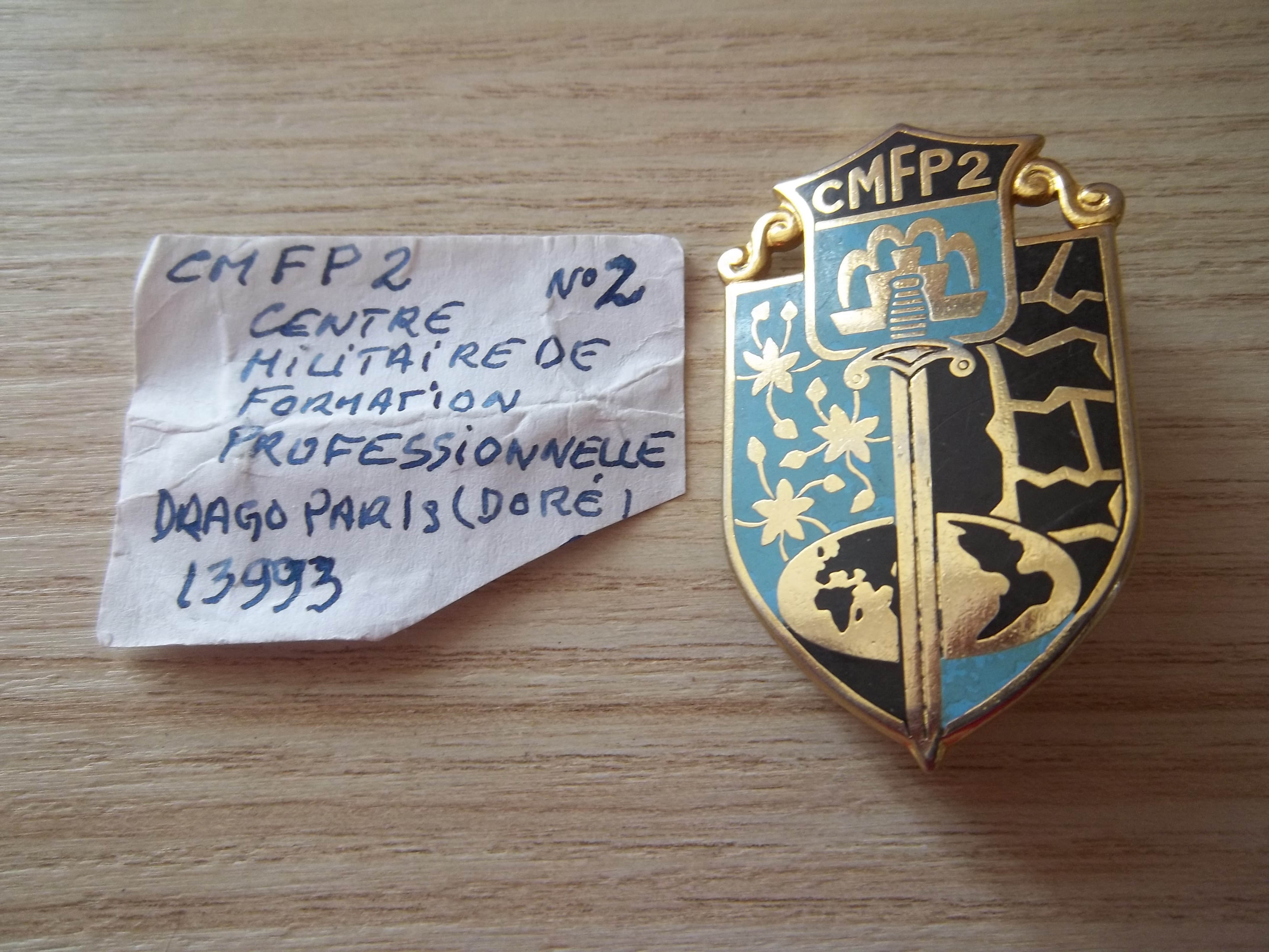 Insigne Drago Doré du Centre Militaire de Formation Professionnelle N° 2 - Miniature 2