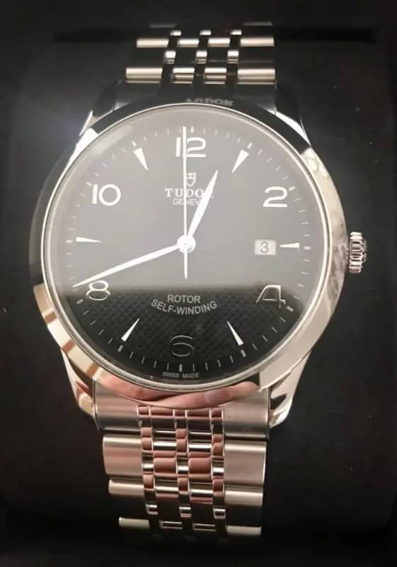 Montre Tudor en argent tout neuf