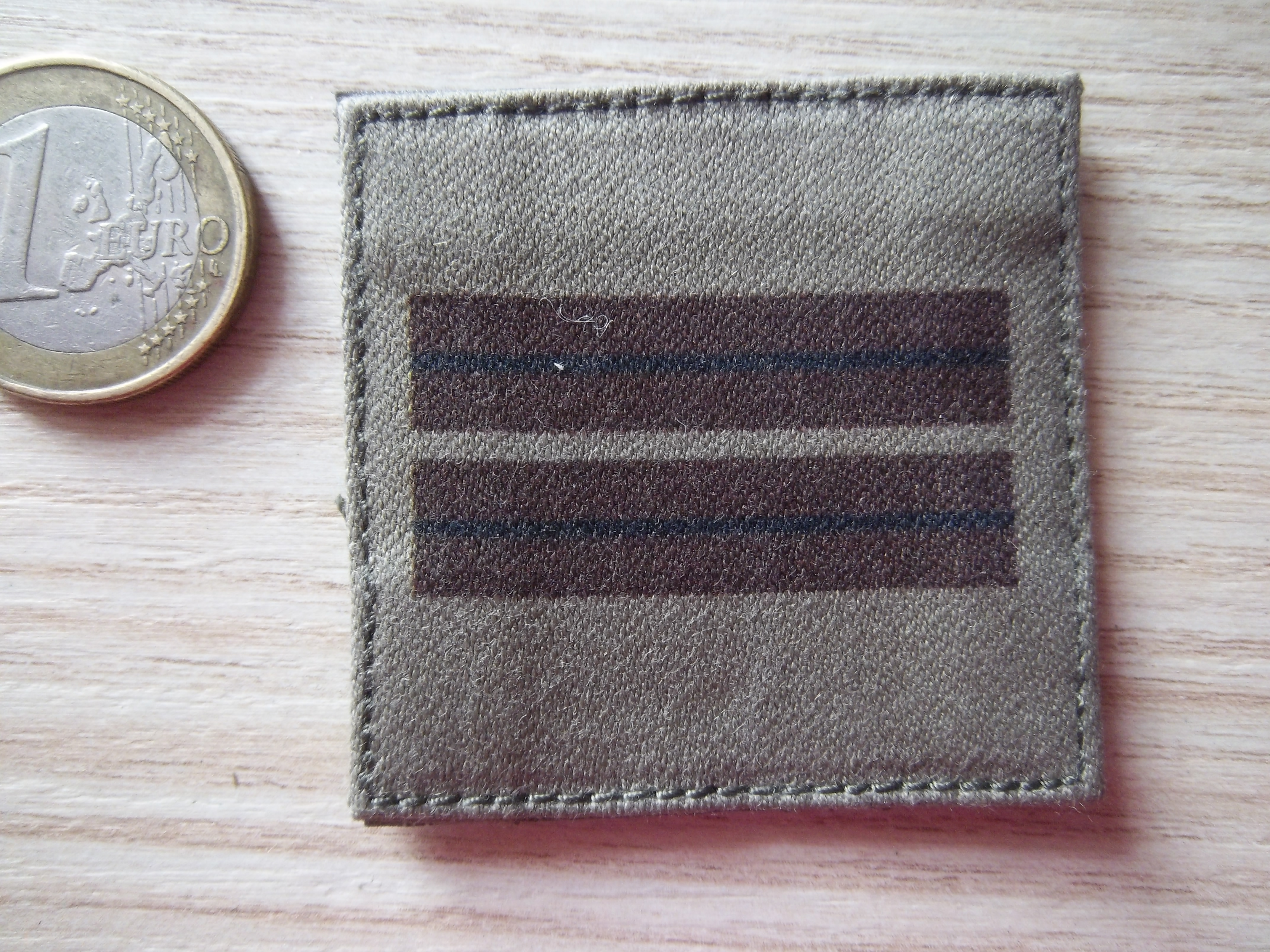 Insigne militaire de lieutenant en basse visibilité - Collection