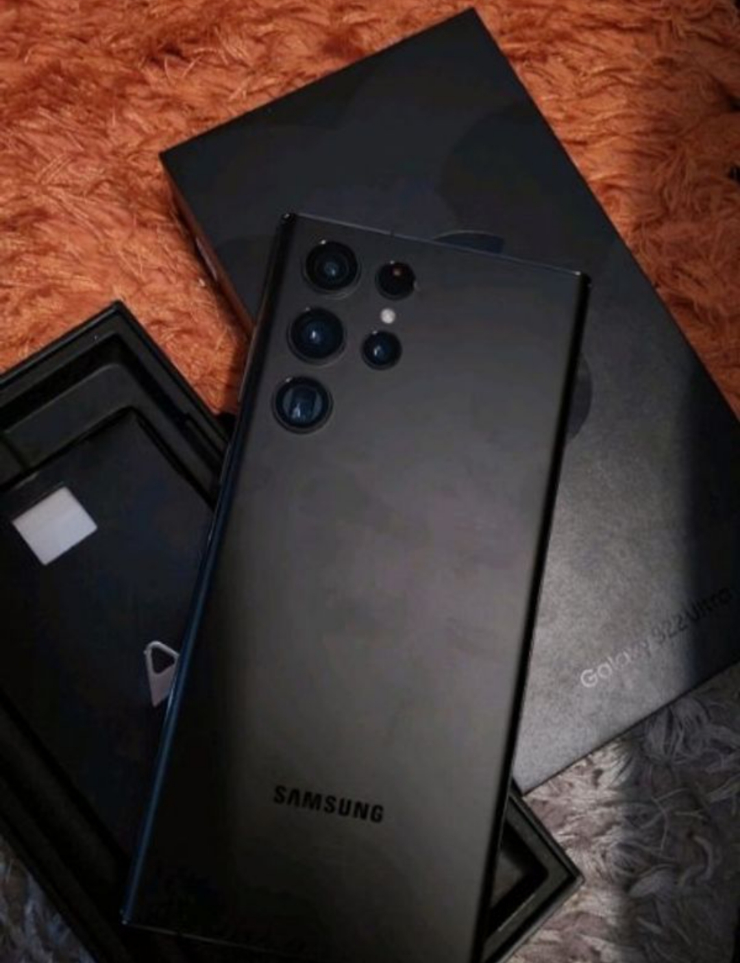 Samsung Galaxy S22 ultra - Photo 1
