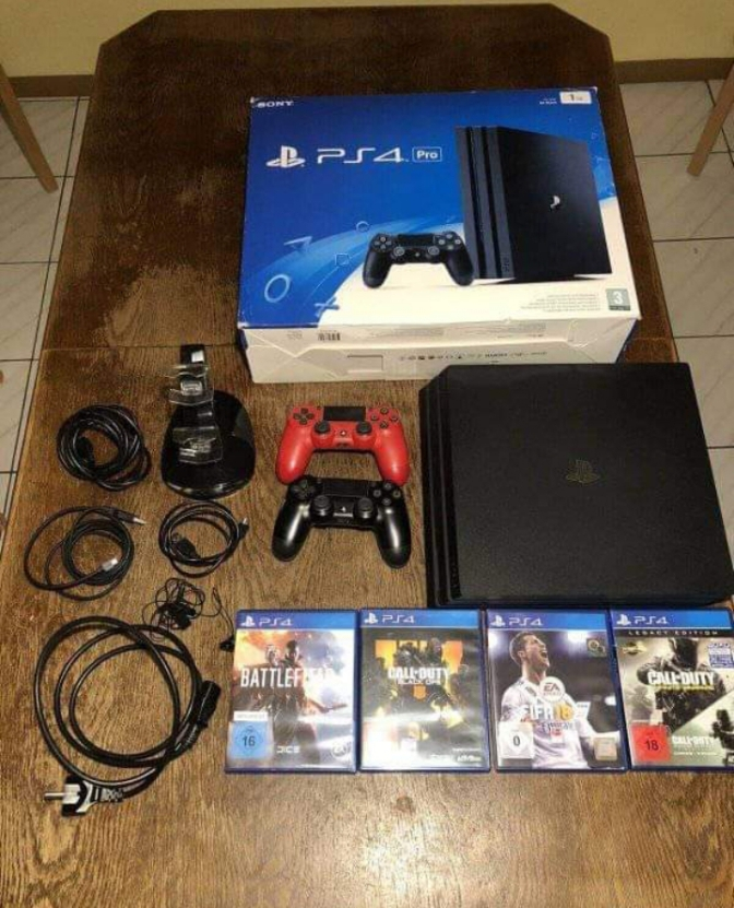 PlayStation PS4 pro état neuf - Miniature 2