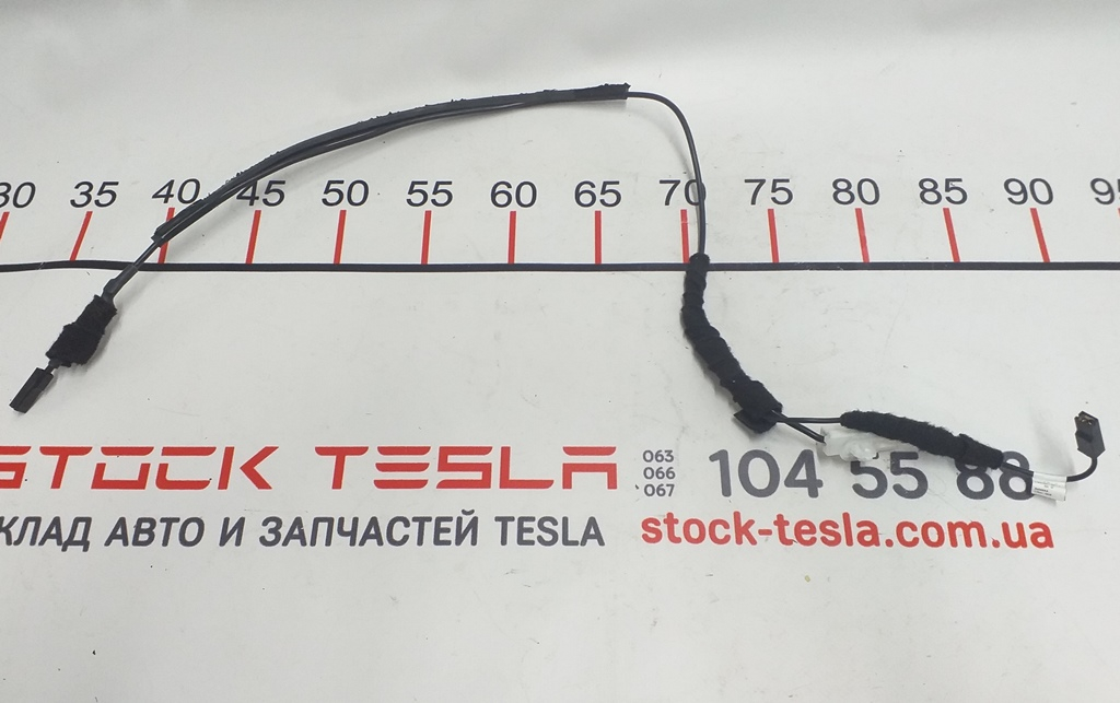 Antenne radio filtre arrière droite Tesla modèle 3 1102749-00-B