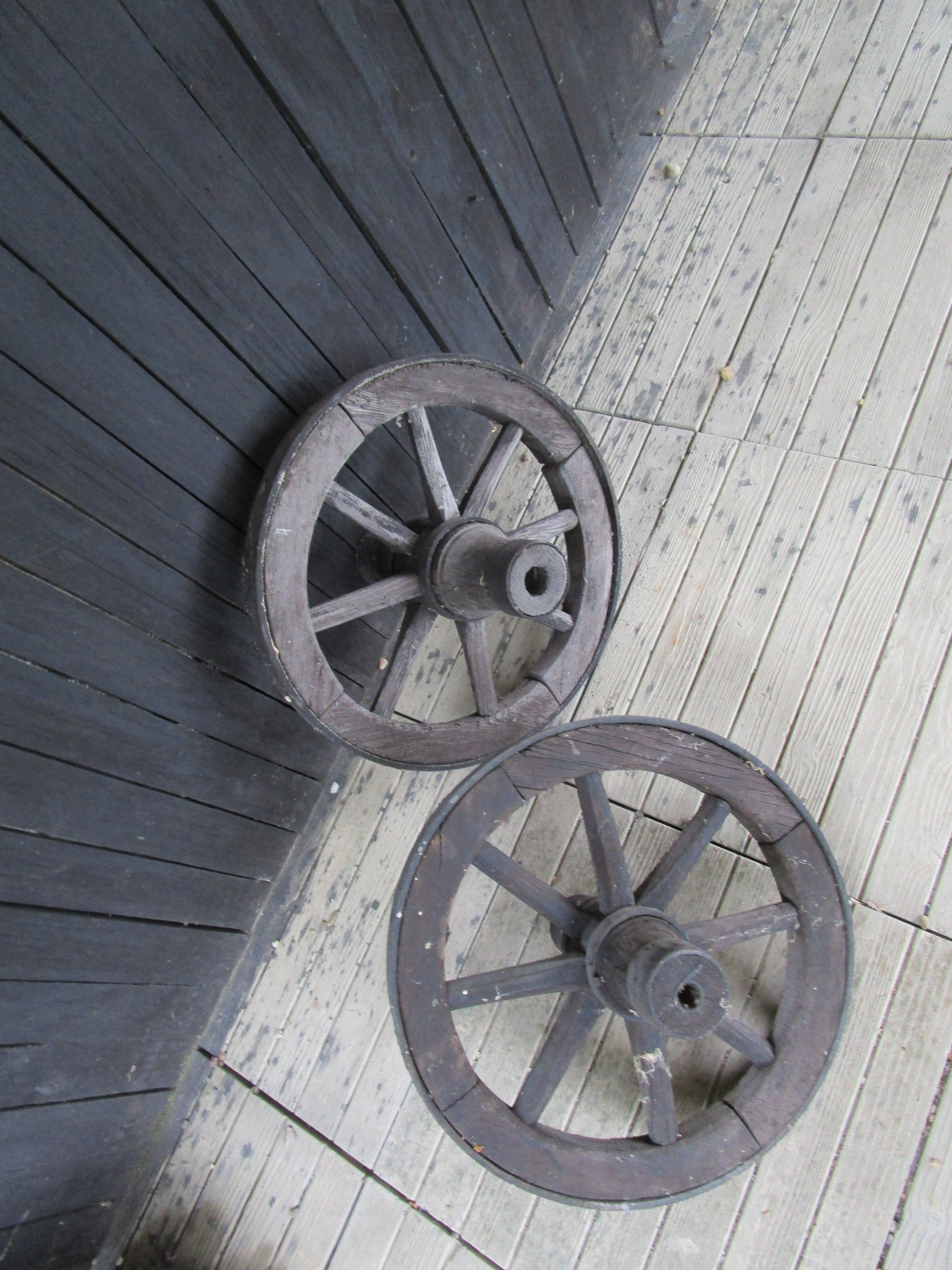 Roues anciennes - Photo 1