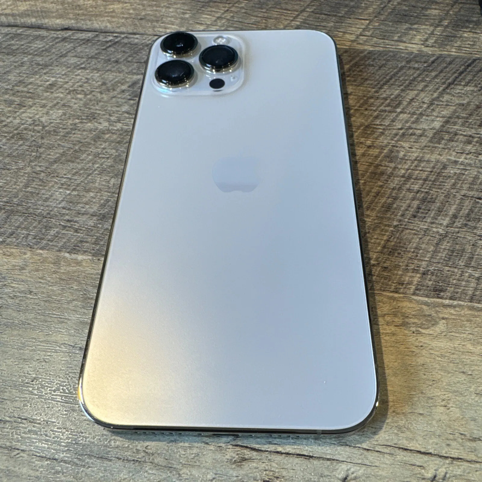 Iphone 13 pro max 256gb 5g très bon état (2 mois utilisation)