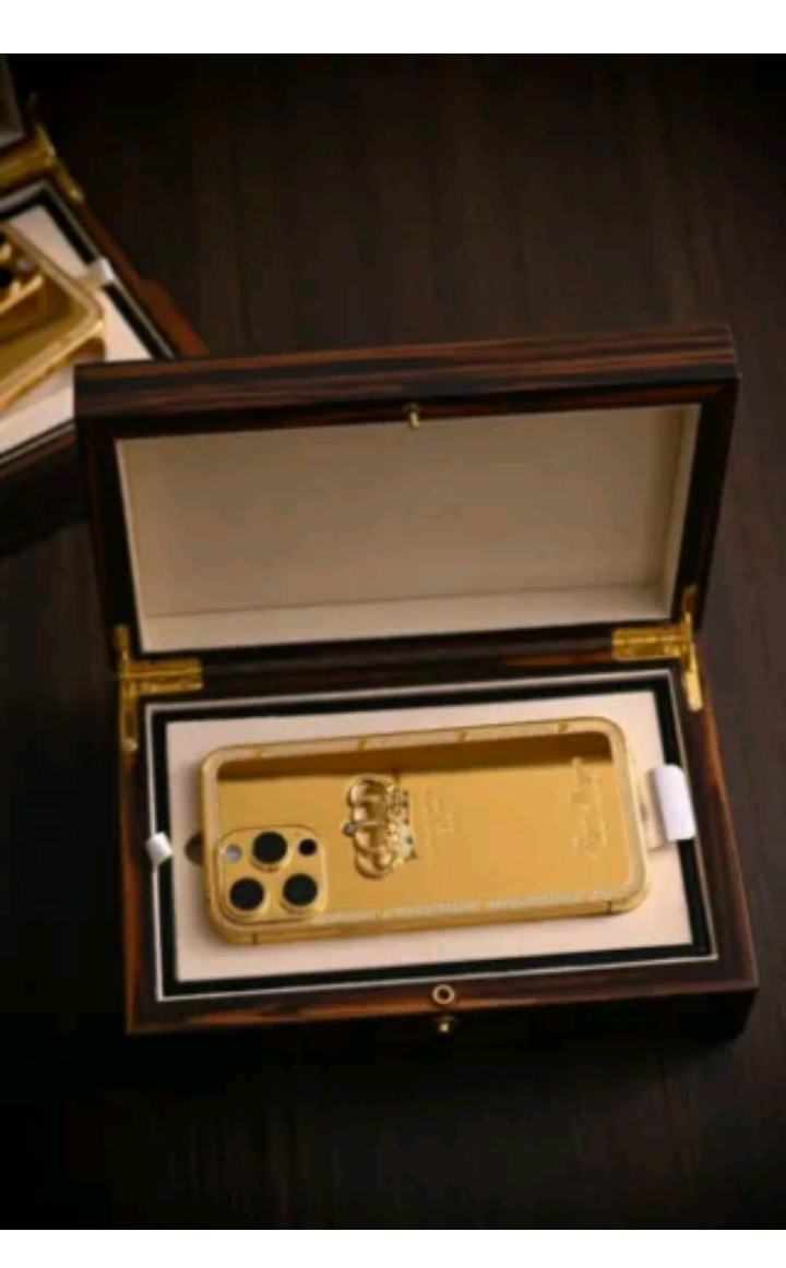 Or 24 carats Apple iPhone 15 Pro Max Diamants gravés DÉBLOQUÉ 512
Go