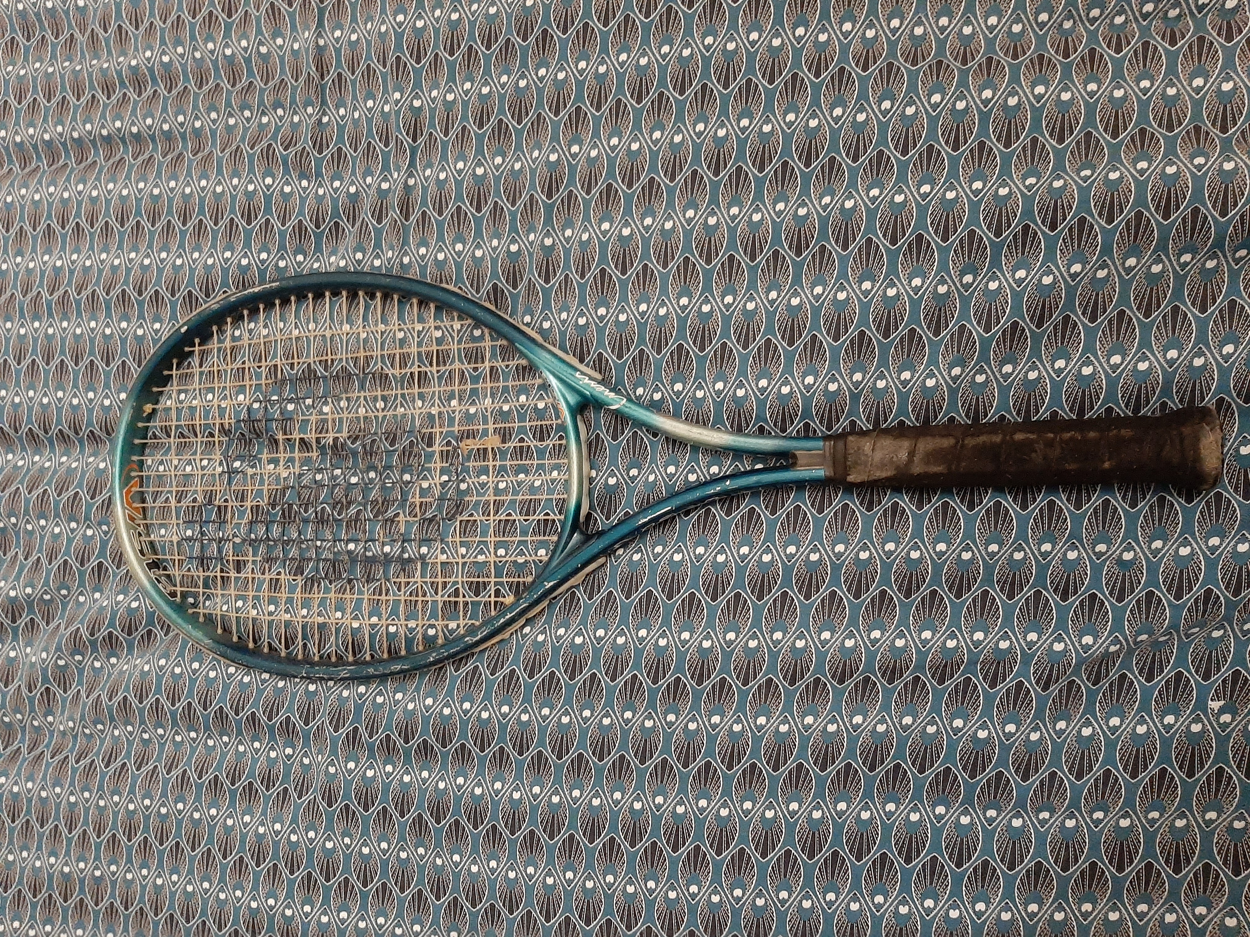 je vends 2 raquette de tennis comme neuf jamais servi