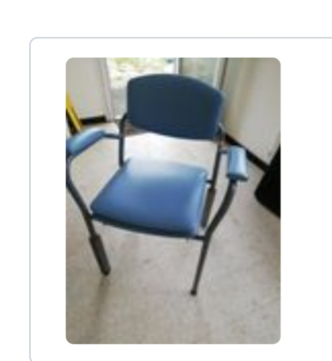 Chaise percée