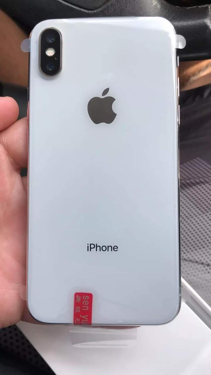 : je mets en vente mon iphone x smax état New couleur blanc jamais utilisé a un prix abordables 350€