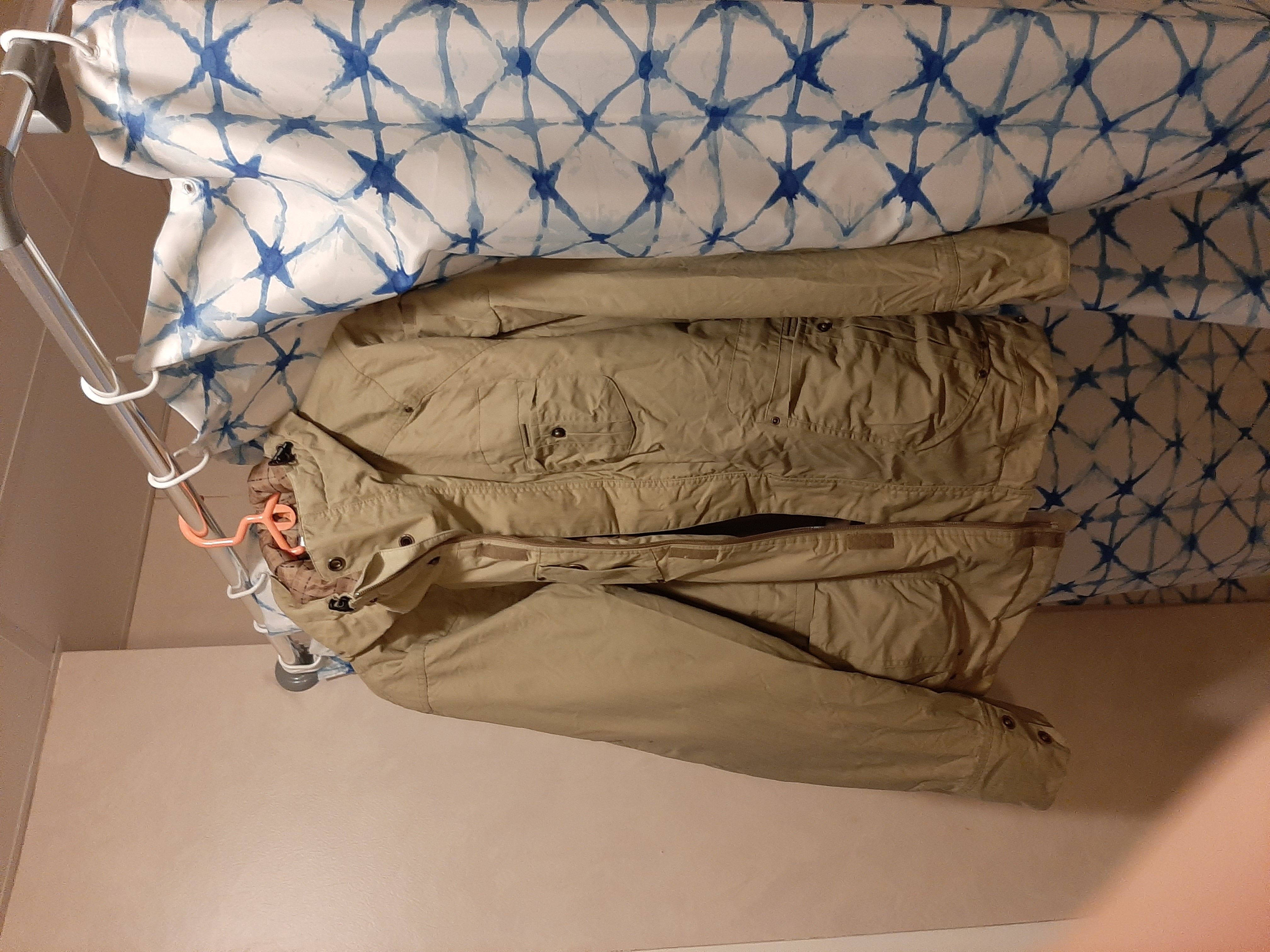 je vends une matau pour la pluie la taille L comme neuf jamais servi