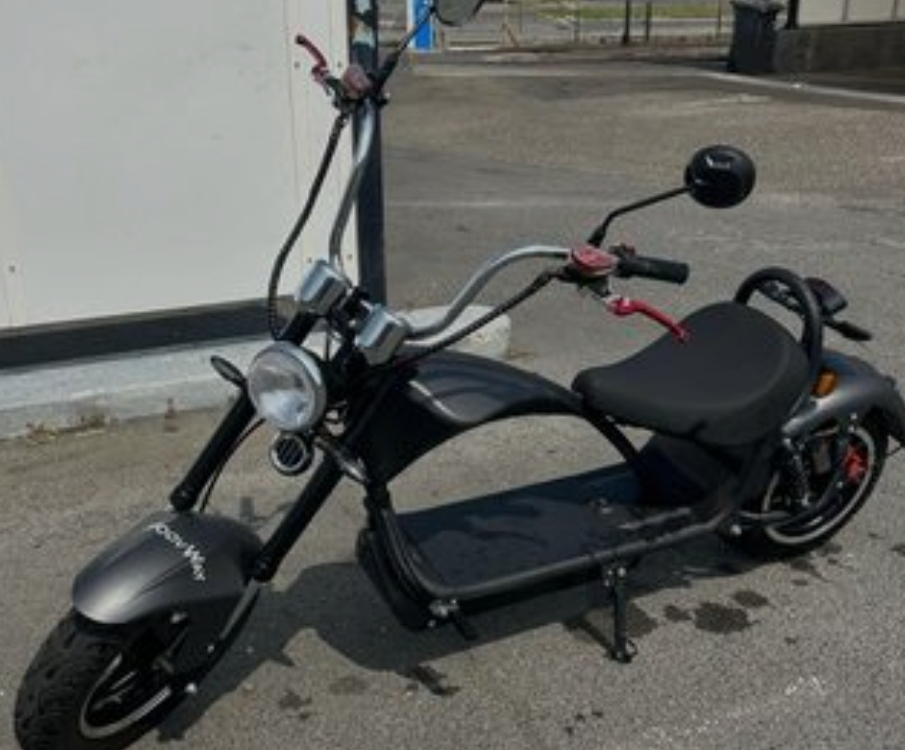 Scooter électrique en bon étant - Miniature 2