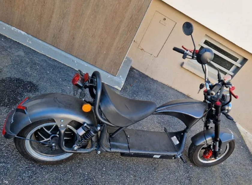 Scooter électrique en bon étant - Miniature 3