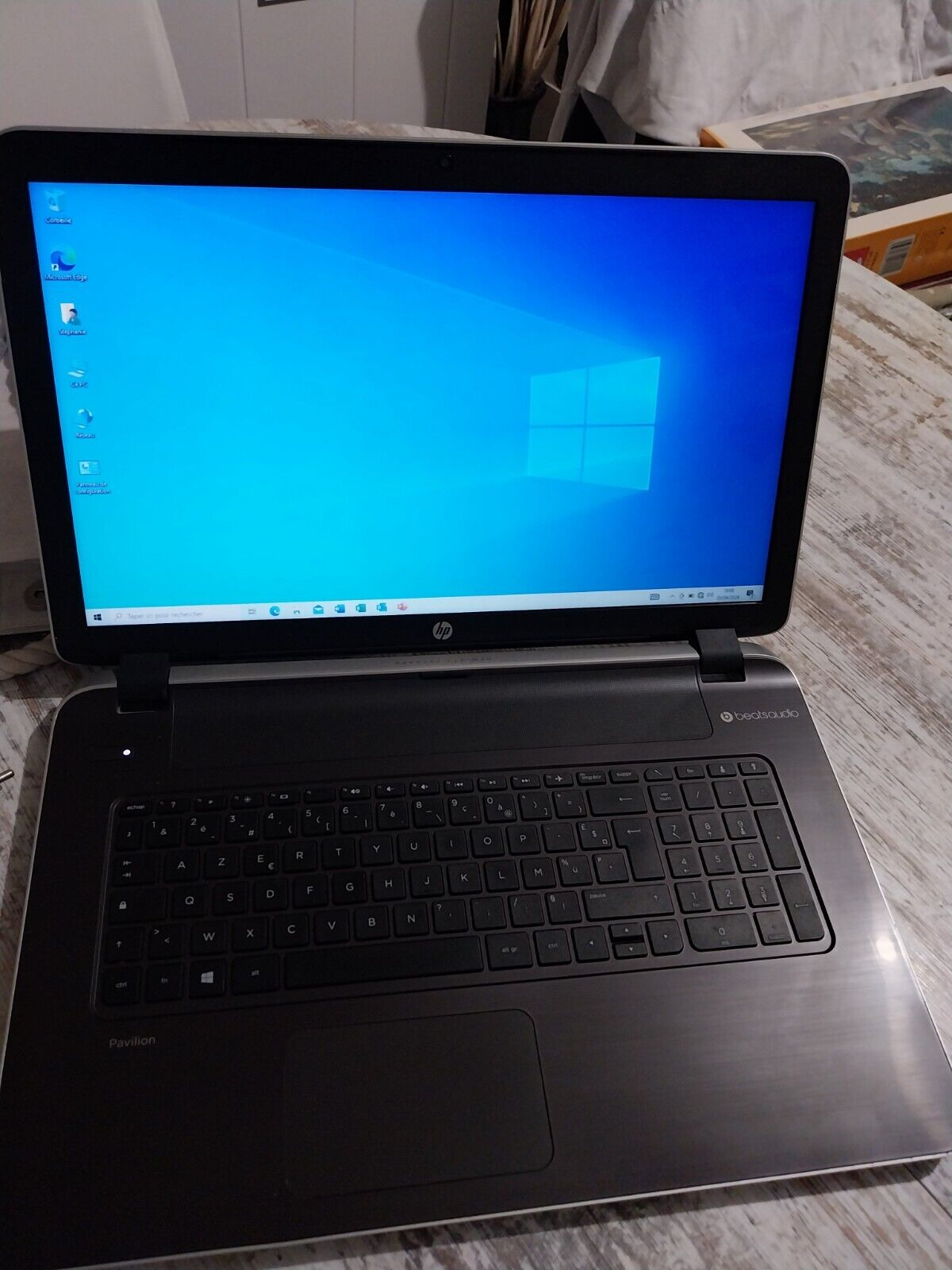 PC Portable HP Pavilion 17 Pouces Windows 8 Comme Neuf Servit Très
Peu - Miniature 3