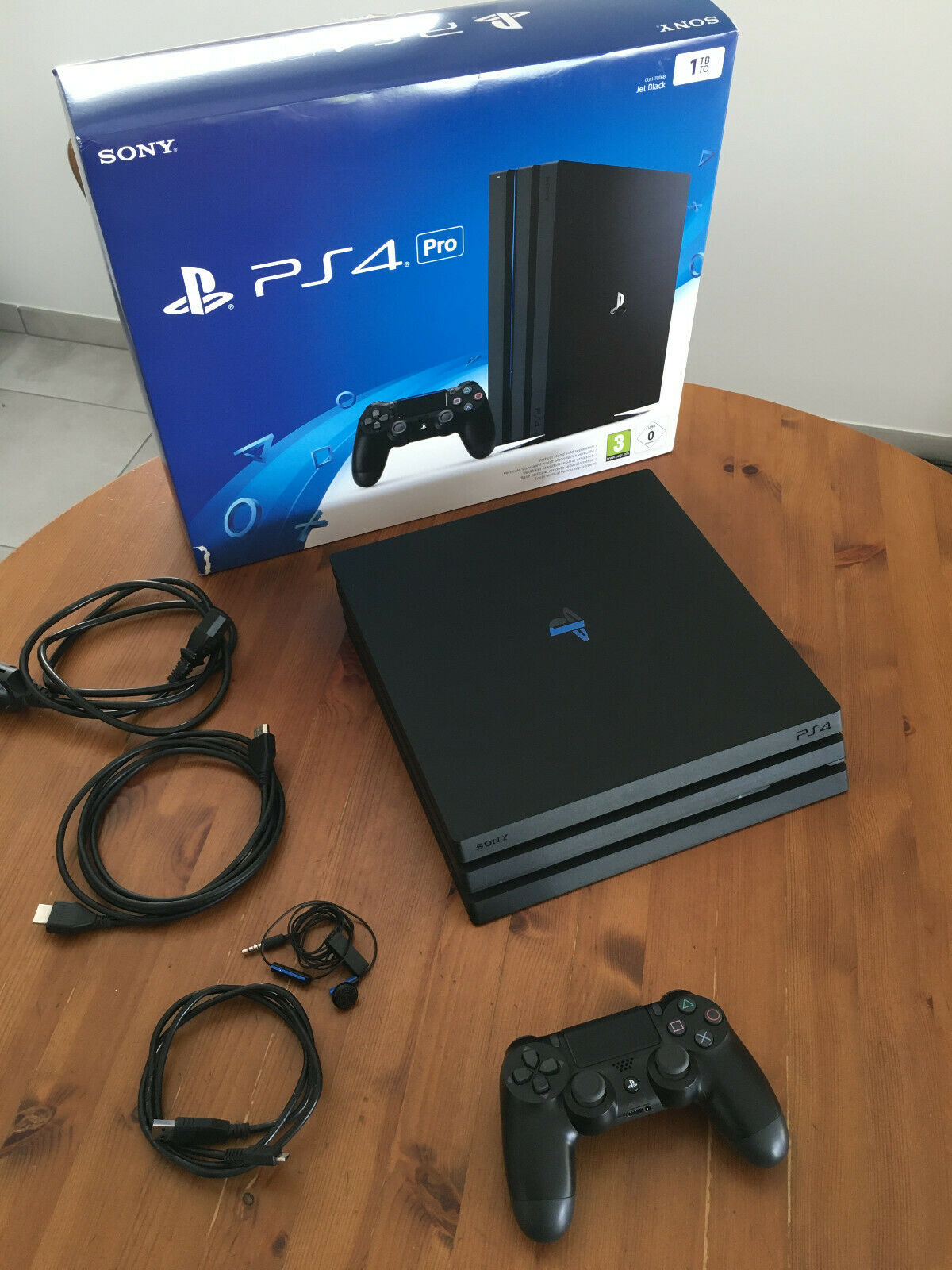 Sony Playstation PS4 Pro 1To - Miniature 2