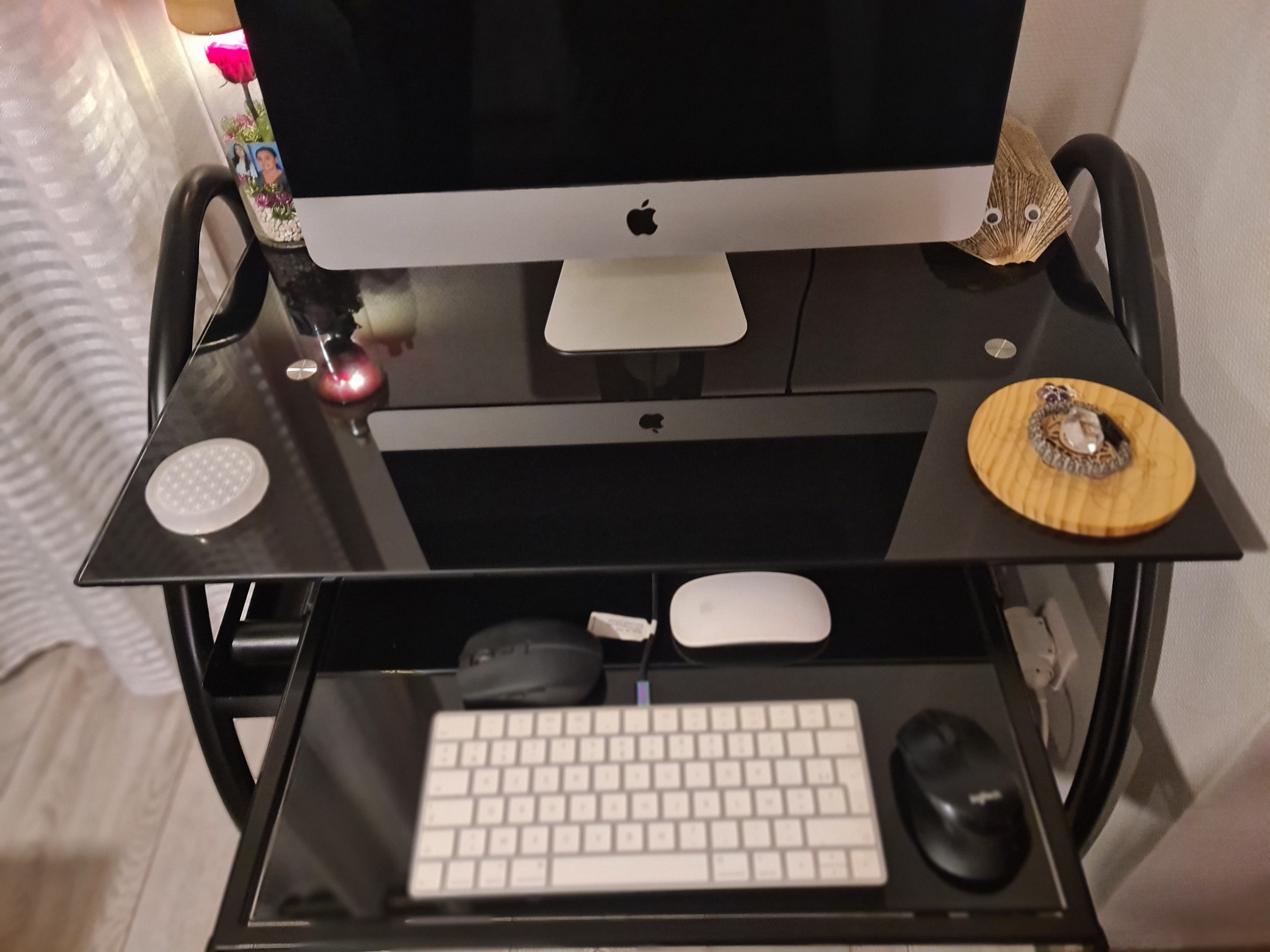 Bureau en verre noir élégant