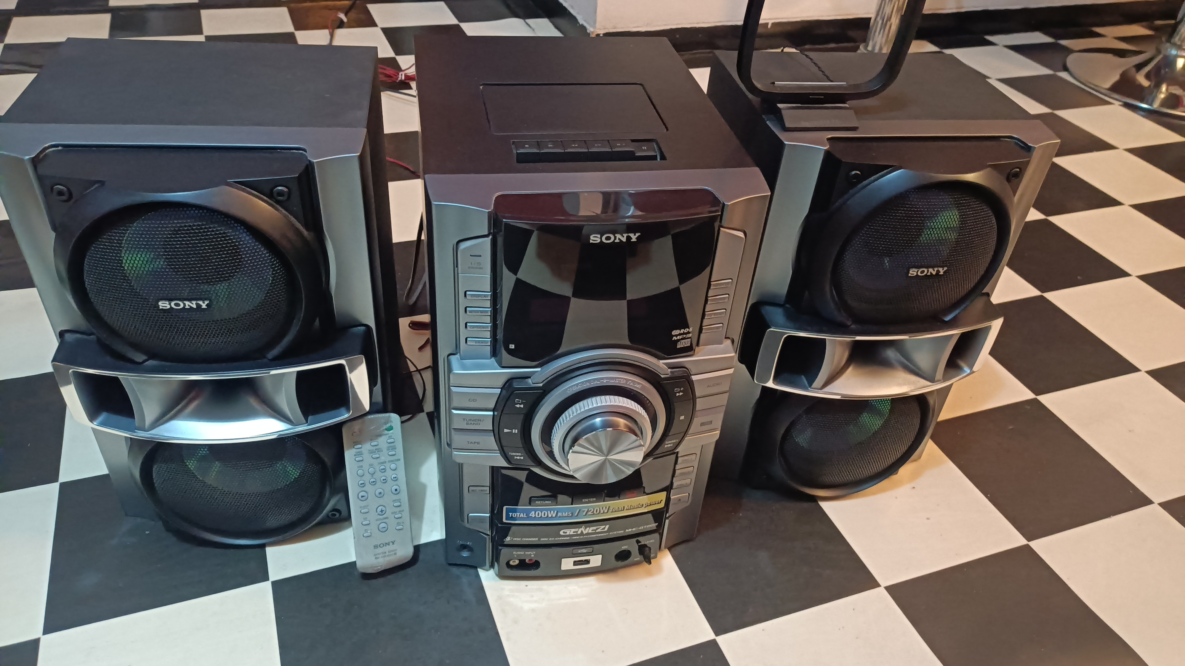 Mini-chaîne hifi Sony en excellent état