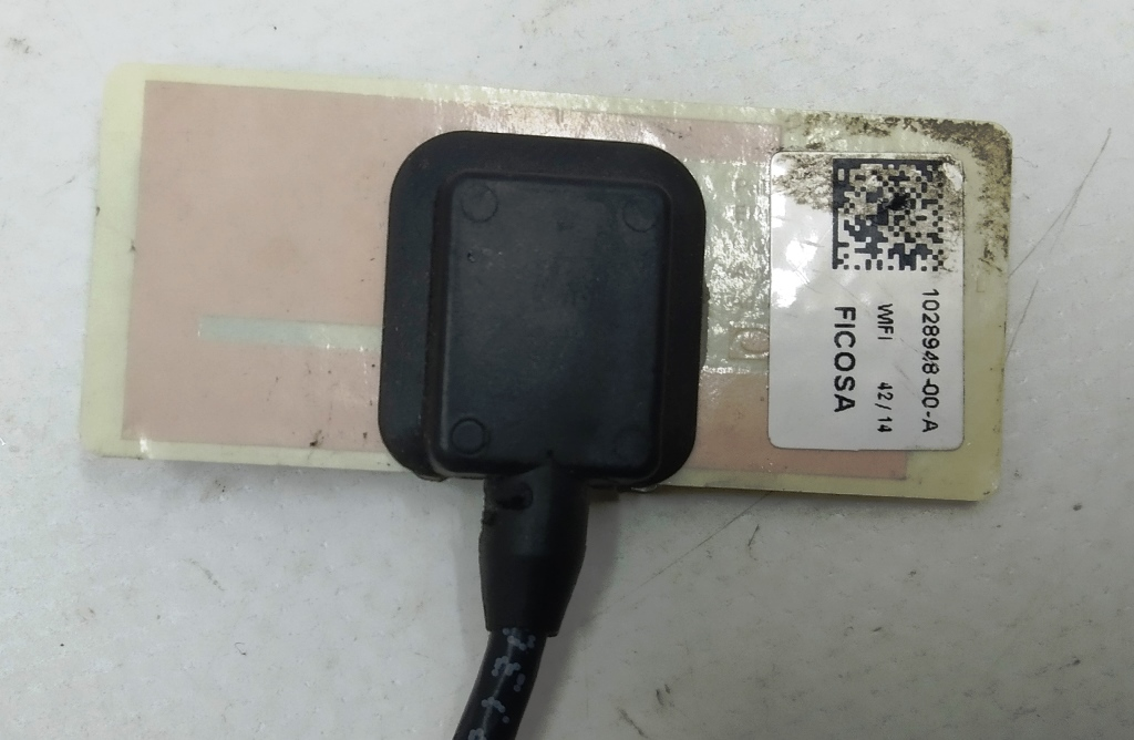 Antenne WI-FI miroir extérieur droit Tesla  1028948-00-A