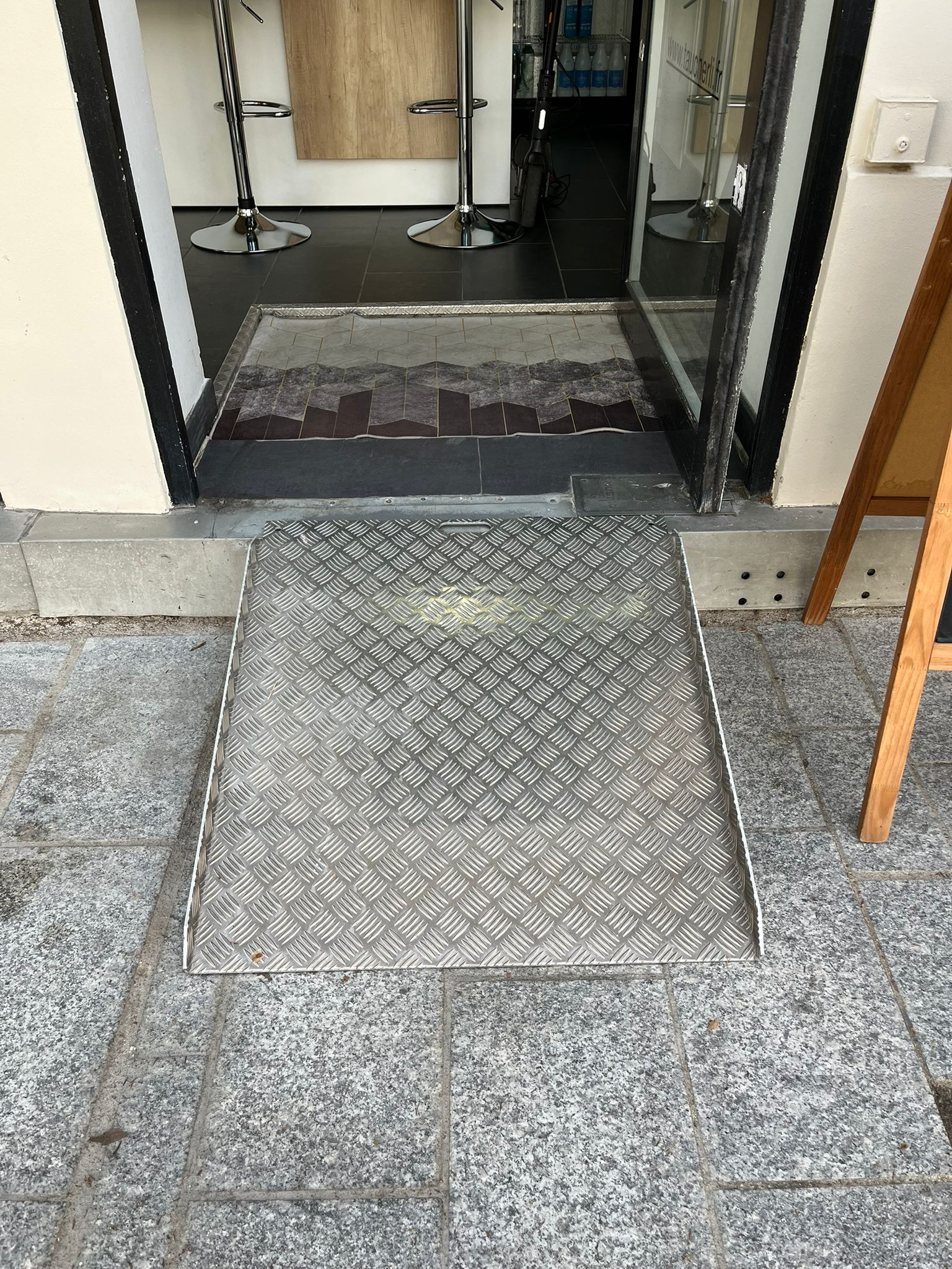 Rampe d'accès pour PMR en aluminium - Miniature 2