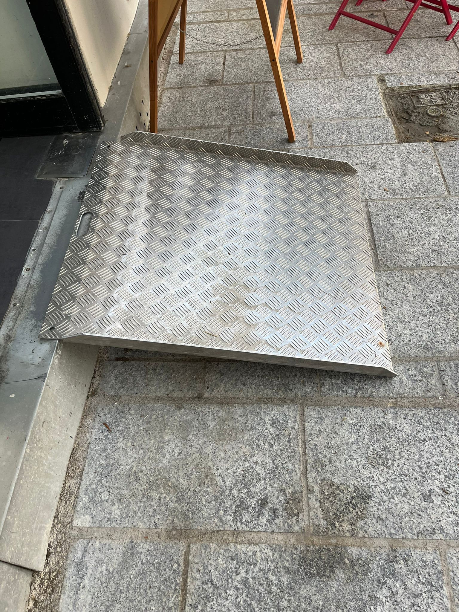 Rampe d'accès pour PMR en aluminium