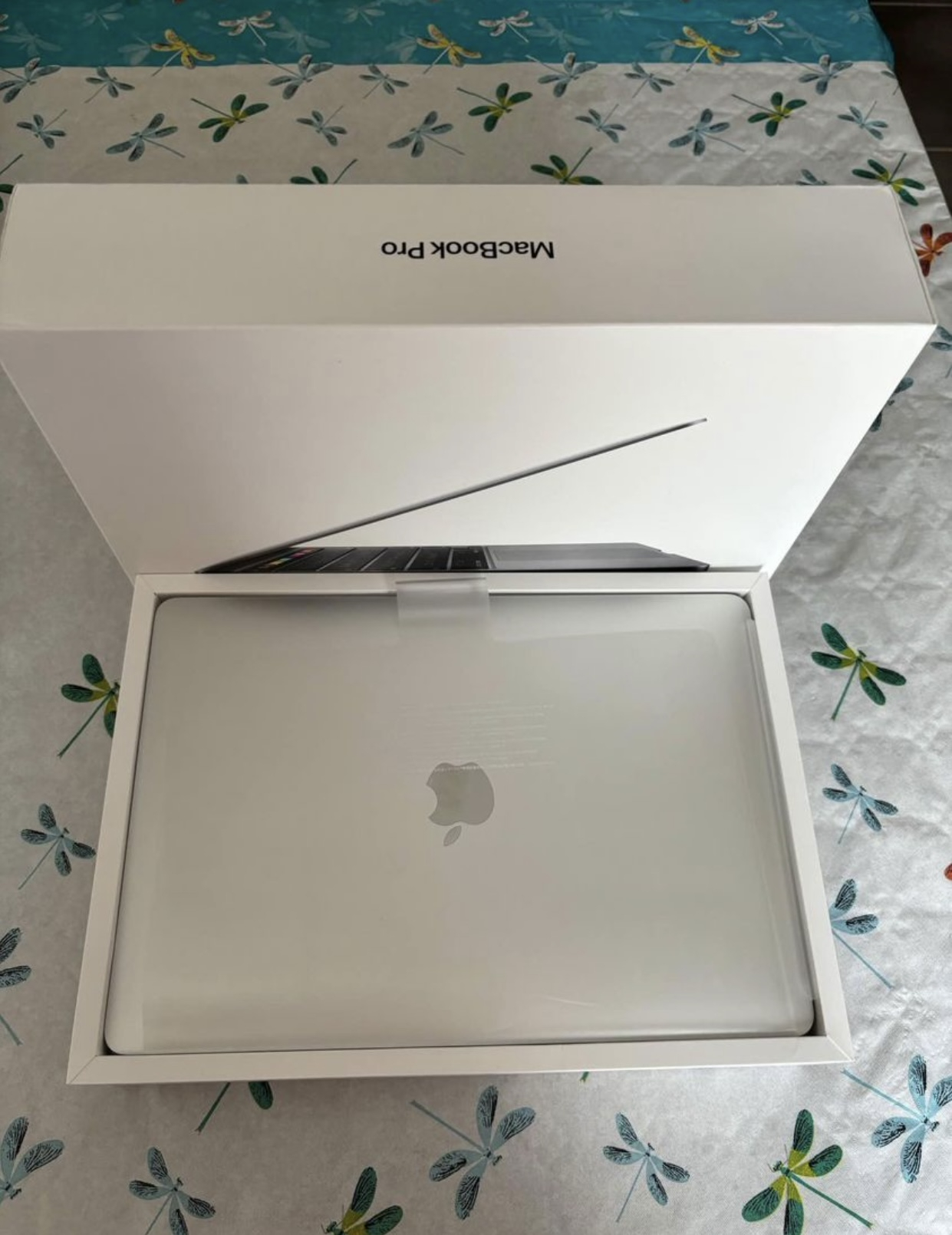MacBook Pro 2020 i5 16/1000go Qwerty comme neuf - Miniature 5