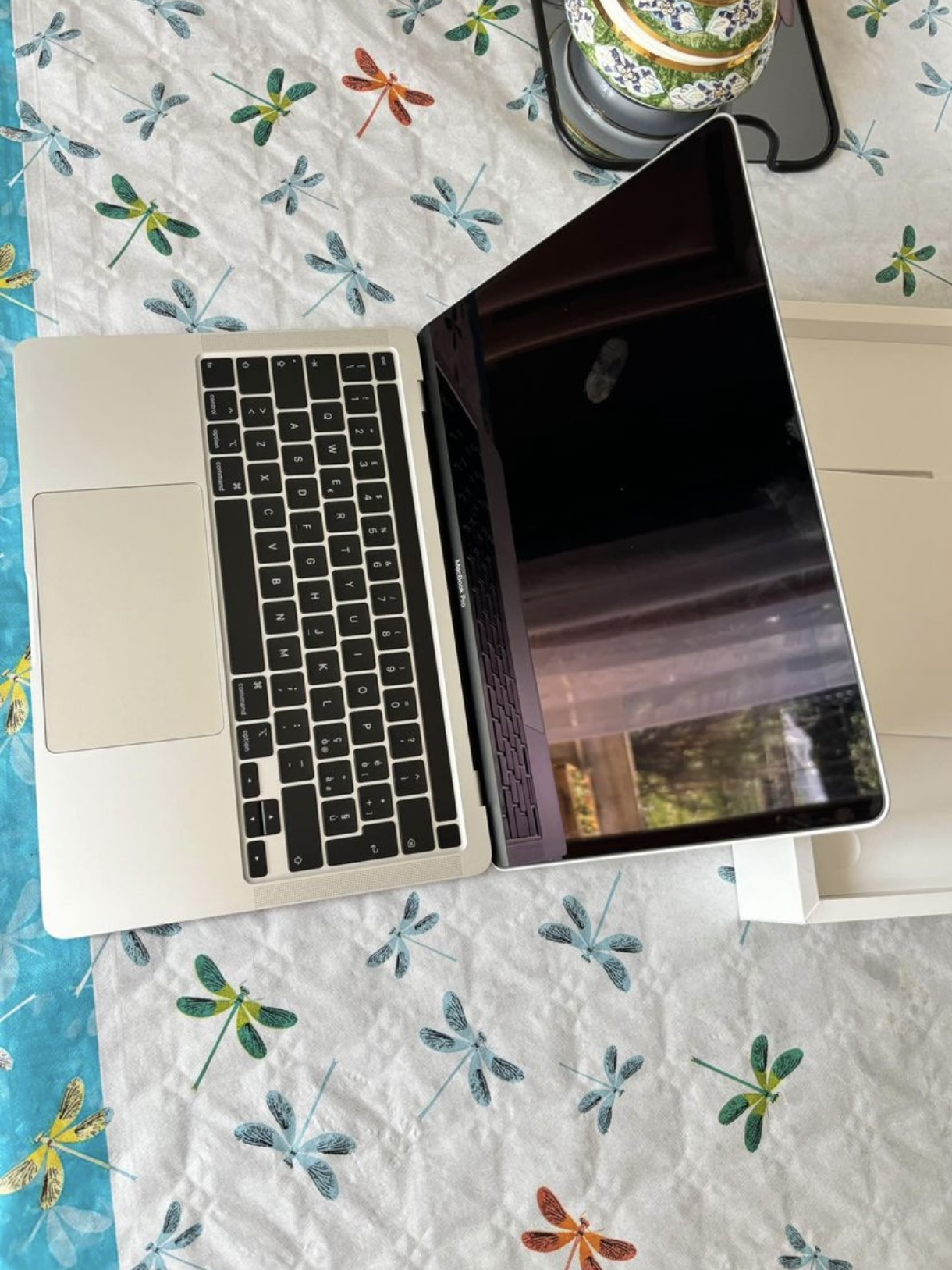 MacBook Pro 2020 i5 16/1000go Qwerty comme neuf