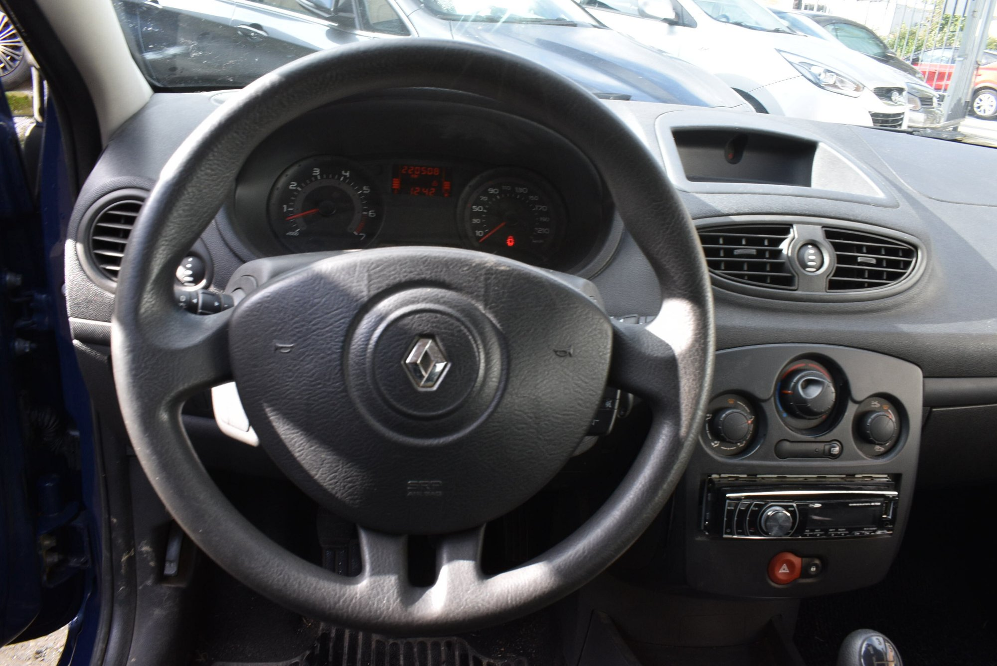 Renault Clio 1.2i (2006) - Essence - Manuelle - 65 hp - 220.508 km