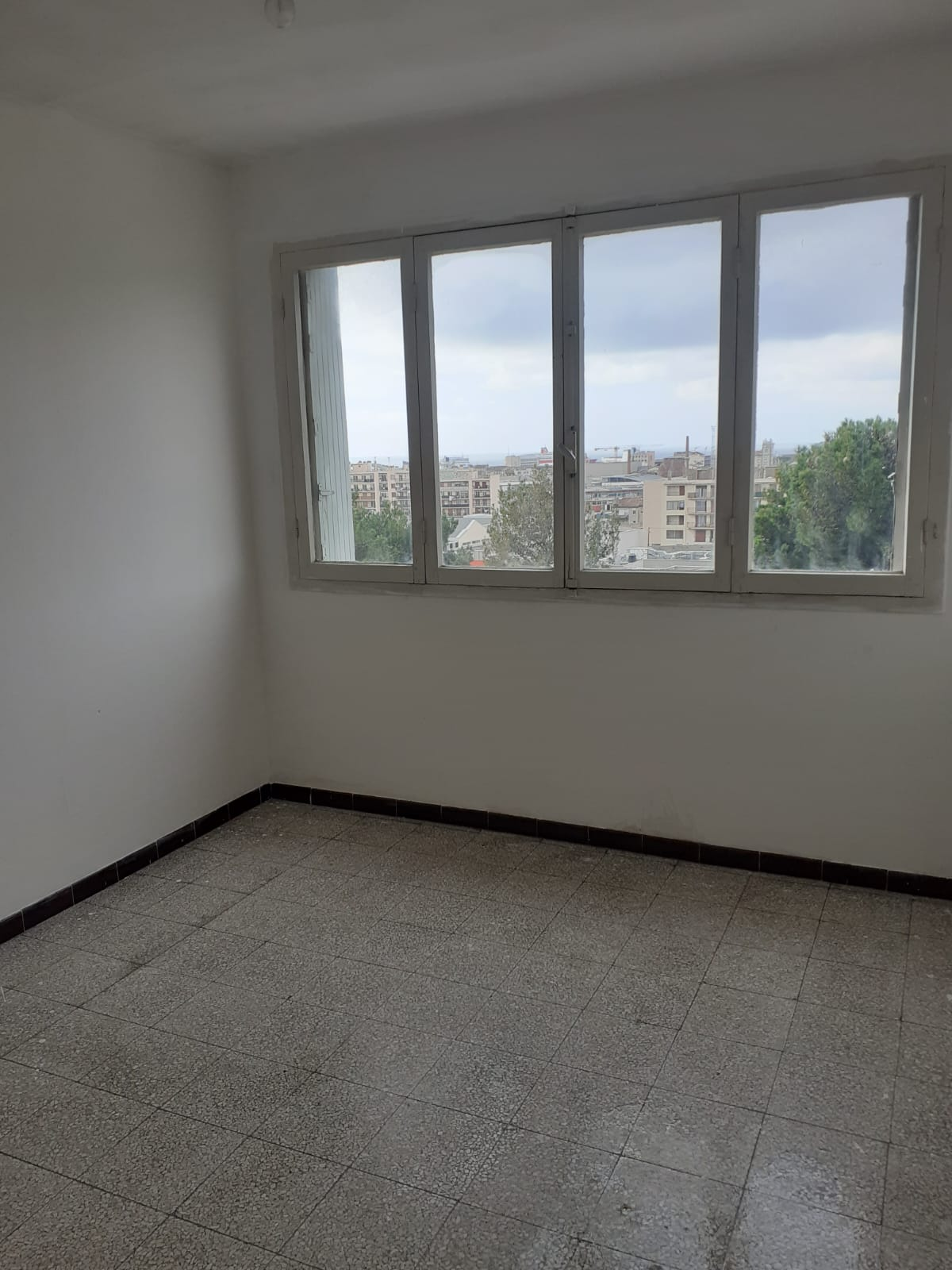 T3 106000 euros - Miniature 2
